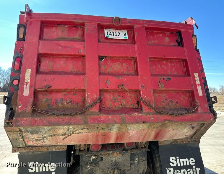 image for item DV0736 1991 Ford  L9000 dump truck