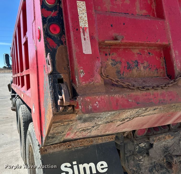 image for item DV0736 1991 Ford  L9000 dump truck