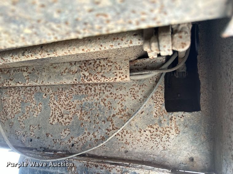 image for item DV0736 1991 Ford  L9000 dump truck