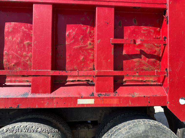 image for item DV0736 1991 Ford  L9000 dump truck