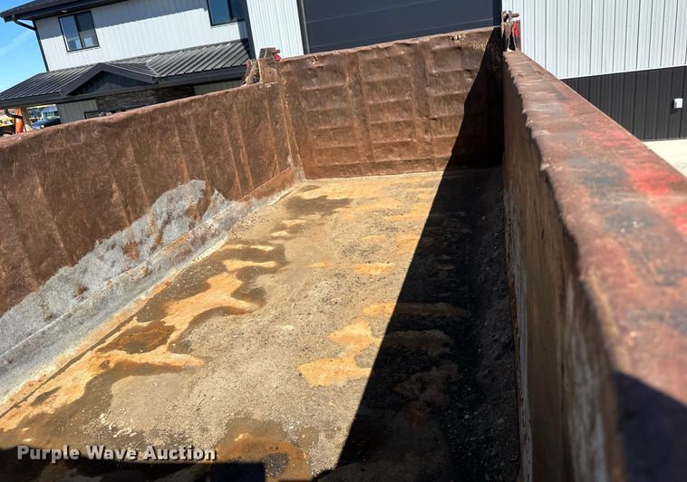 image for item DV0736 1991 Ford  L9000 dump truck