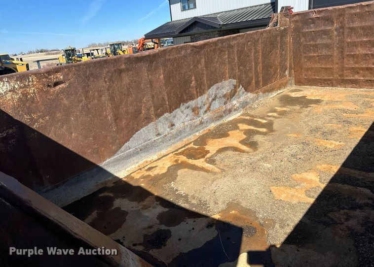 image for item DV0736 1991 Ford  L9000 dump truck