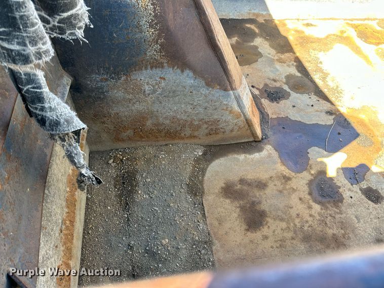 image for item DV0736 1991 Ford  L9000 dump truck