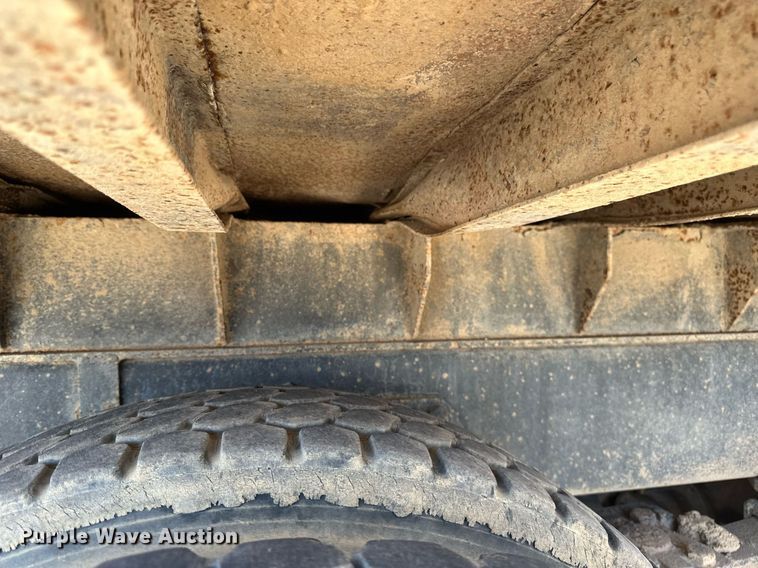 image for item DV0736 1991 Ford  L9000 dump truck