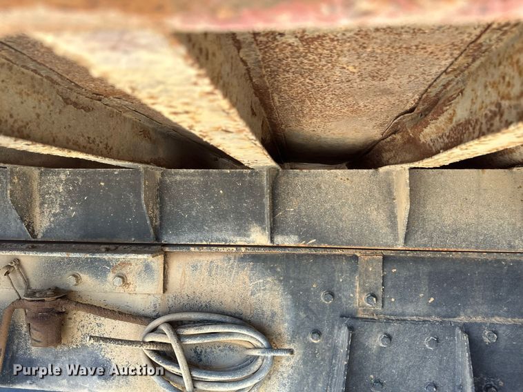 image for item DV0736 1991 Ford  L9000 dump truck