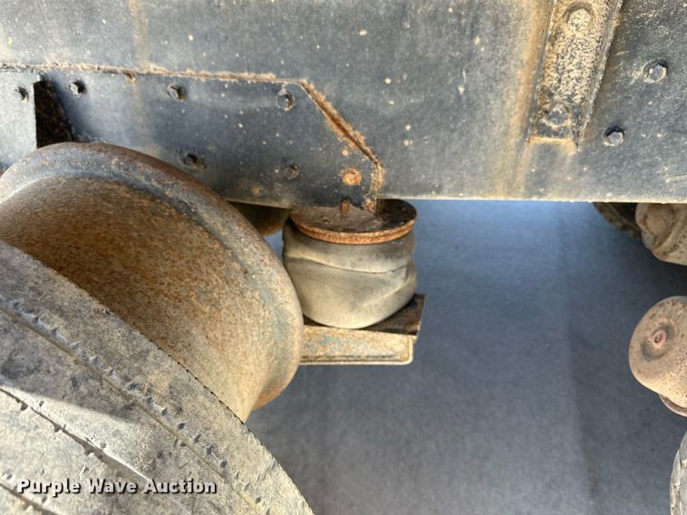 image for item DV0736 1991 Ford  L9000 dump truck