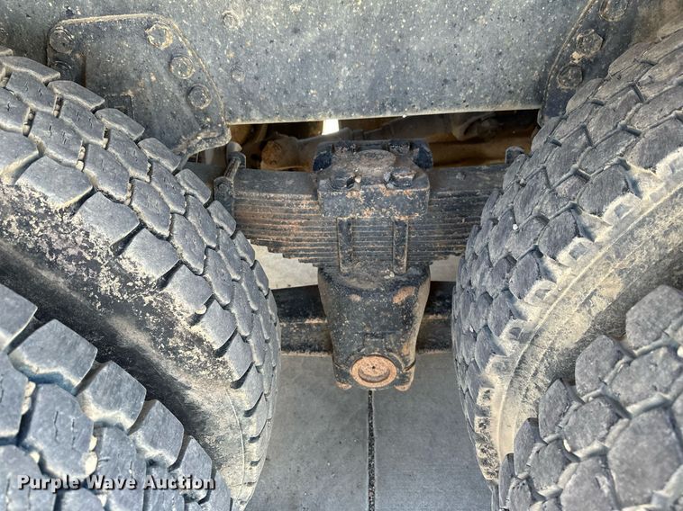 image for item DV0736 1991 Ford  L9000 dump truck