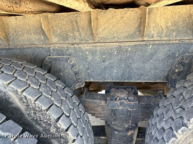 image for item DV0736 1991 Ford  L9000 dump truck