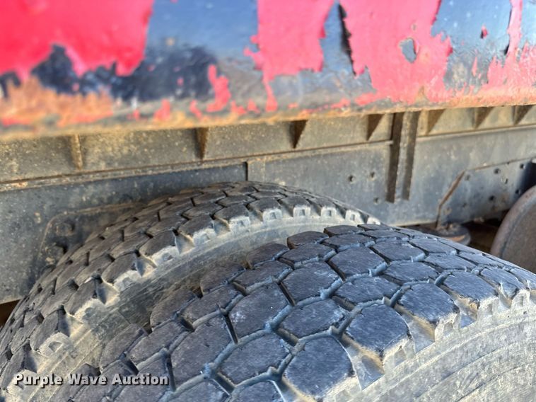 image for item DV0736 1991 Ford  L9000 dump truck