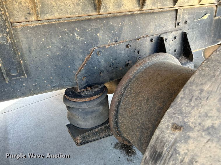 image for item DV0736 1991 Ford  L9000 dump truck