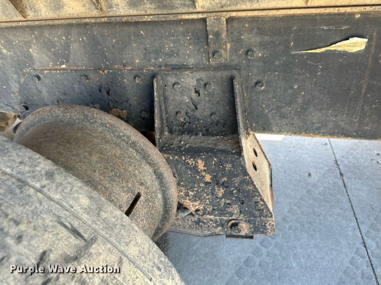 image for item DV0736 1991 Ford  L9000 dump truck