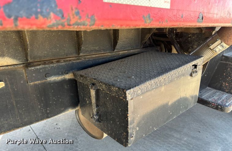 image for item DV0736 1991 Ford  L9000 dump truck