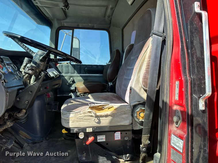 image for item DV0736 1991 Ford  L9000 dump truck