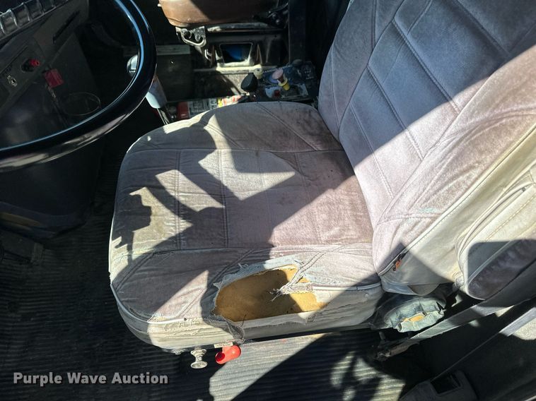 image for item DV0736 1991 Ford  L9000 dump truck