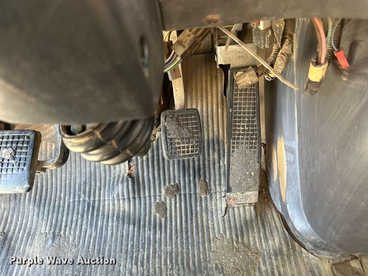 image for item DV0736 1991 Ford  L9000 dump truck