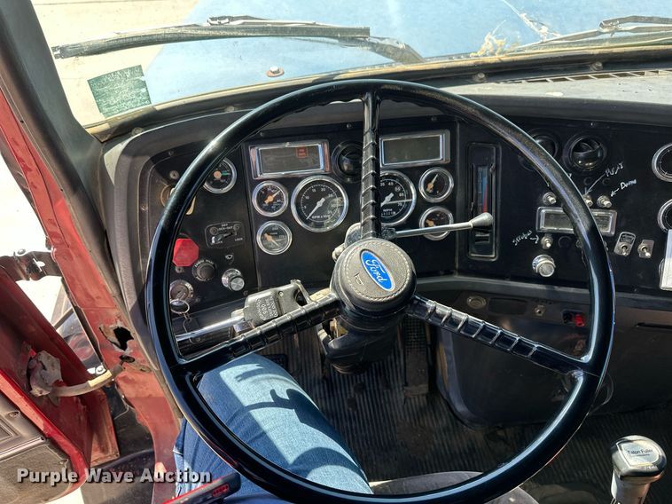 image for item DV0736 1991 Ford  L9000 dump truck