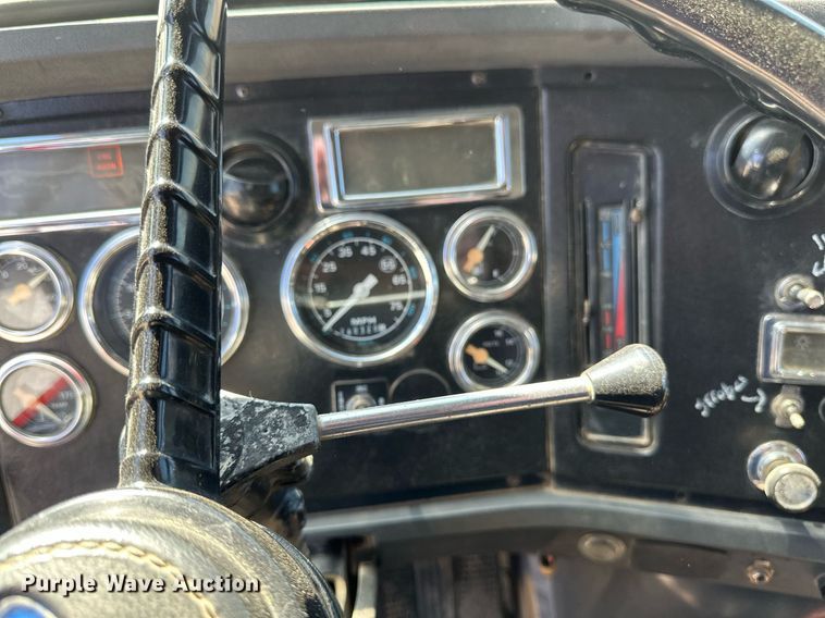 image for item DV0736 1991 Ford  L9000 dump truck