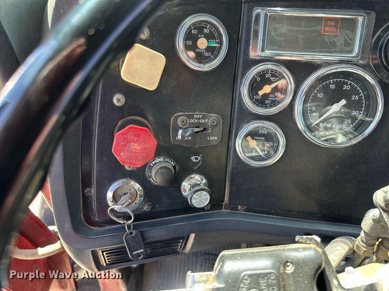 image for item DV0736 1991 Ford  L9000 dump truck