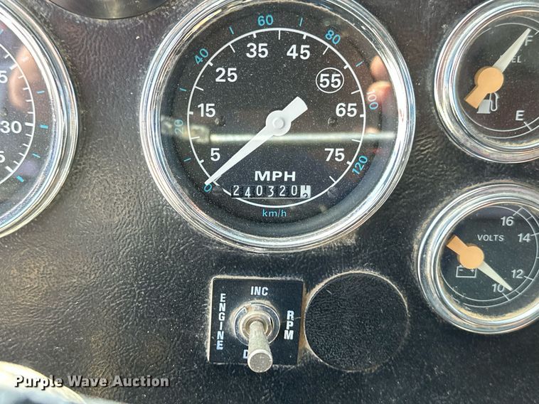 image for item DV0736 1991 Ford  L9000 dump truck