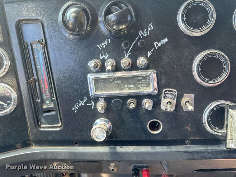 image for item DV0736 1991 Ford  L9000 dump truck