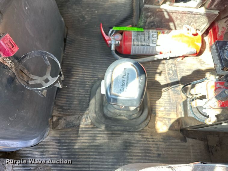 image for item DV0736 1991 Ford  L9000 dump truck