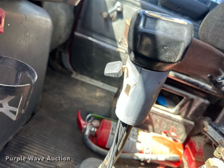 image for item DV0736 1991 Ford  L9000 dump truck