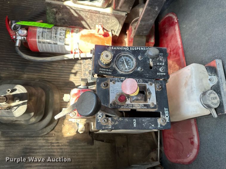 image for item DV0736 1991 Ford  L9000 dump truck