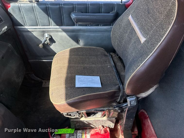 image for item DV0736 1991 Ford  L9000 dump truck