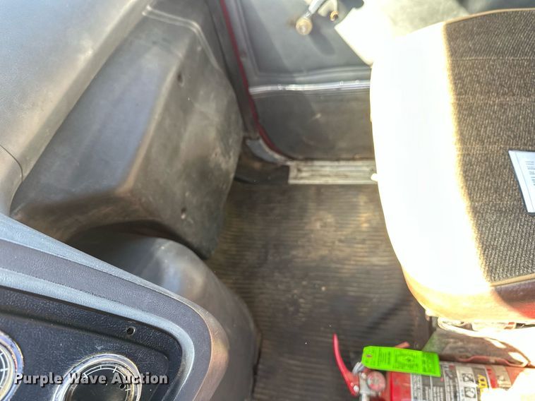 image for item DV0736 1991 Ford  L9000 dump truck