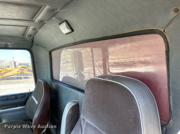 image for item DV0736 1991 Ford  L9000 dump truck