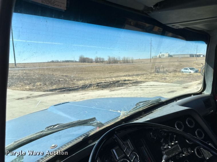 image for item DV0736 1991 Ford  L9000 dump truck