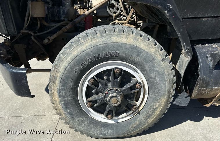 image for item DV0736 1991 Ford  L9000 dump truck