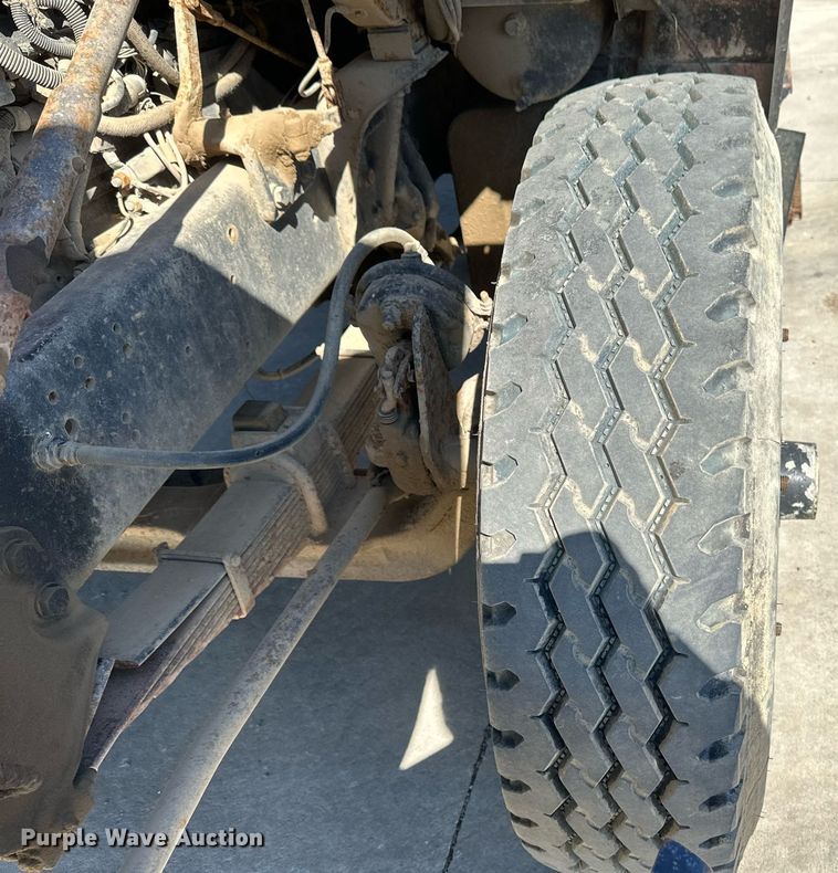 image for item DV0736 1991 Ford  L9000 dump truck