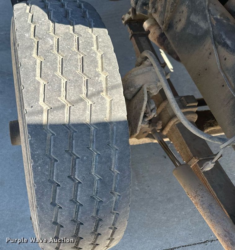 image for item DV0736 1991 Ford  L9000 dump truck