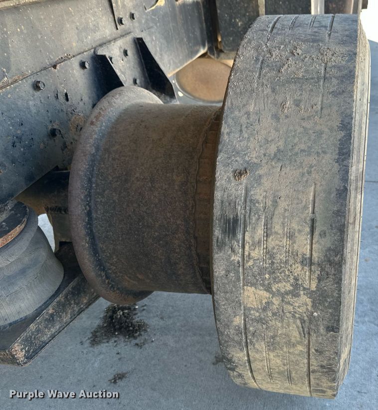 image for item DV0736 1991 Ford  L9000 dump truck