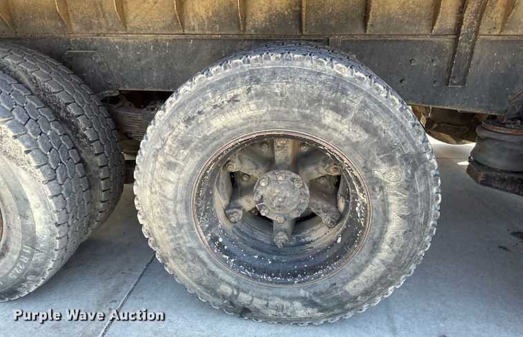 image for item DV0736 1991 Ford  L9000 dump truck