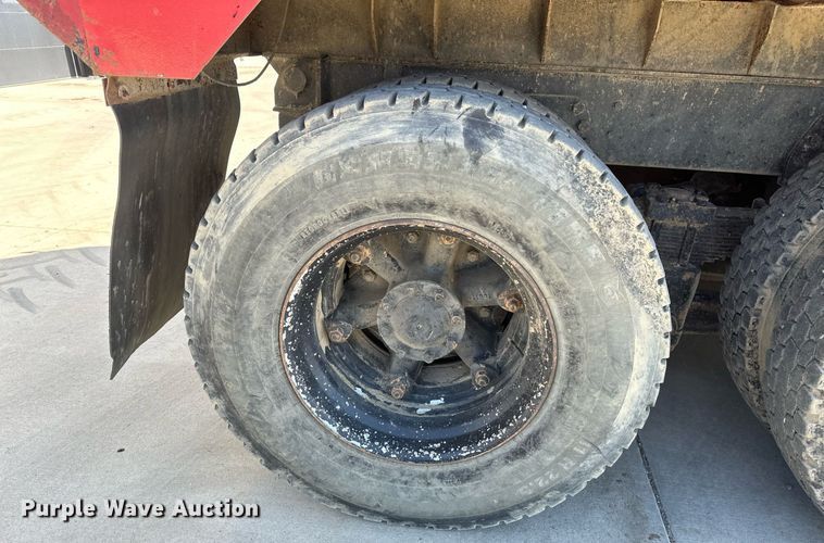 image for item DV0736 1991 Ford  L9000 dump truck