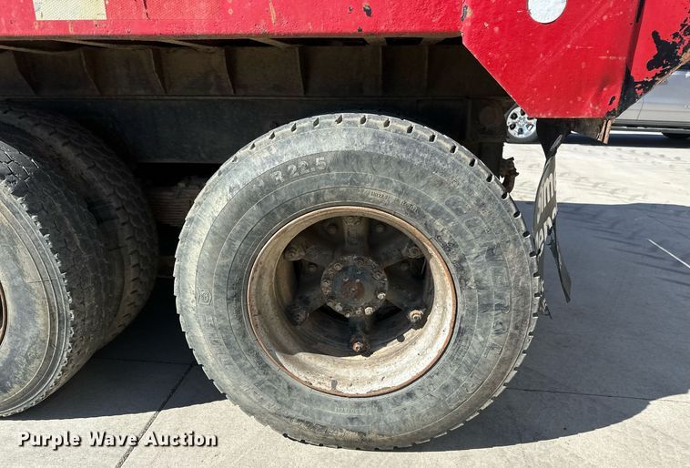 image for item DV0736 1991 Ford  L9000 dump truck