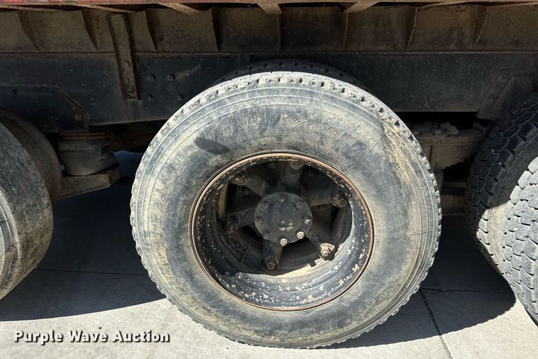 image for item DV0736 1991 Ford  L9000 dump truck