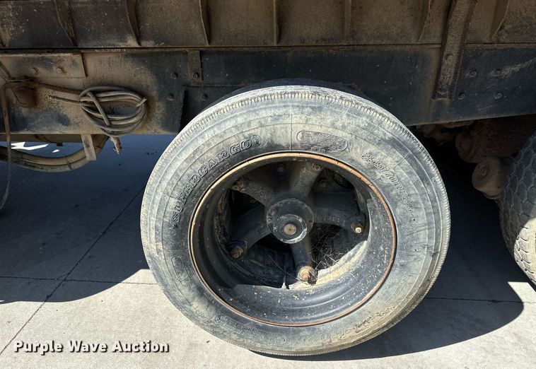 image for item DV0736 1991 Ford  L9000 dump truck