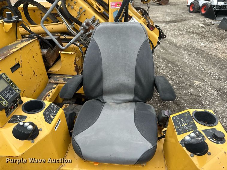 image for item DV0739 2016 Vermeer PD10 pile driver