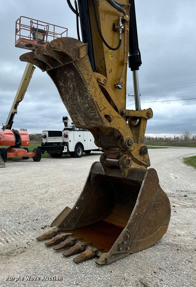 image for item DV1863 2017 Caterpillar 335F LCR excavator