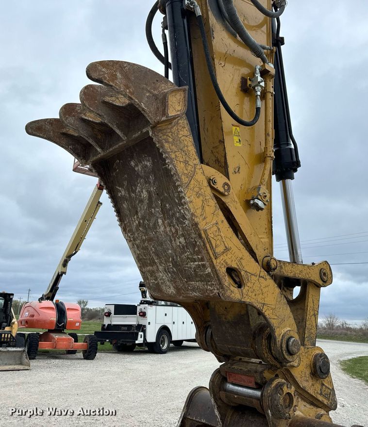 image for item DV1863 2017 Caterpillar 335F LCR excavator