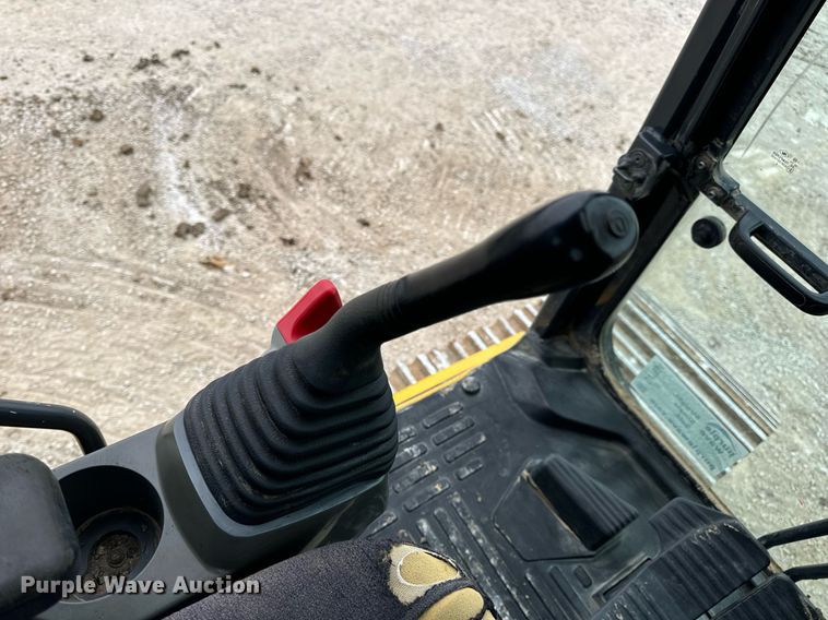 image for item DV1864 2017 Komatsu PC290LC-11 excavator