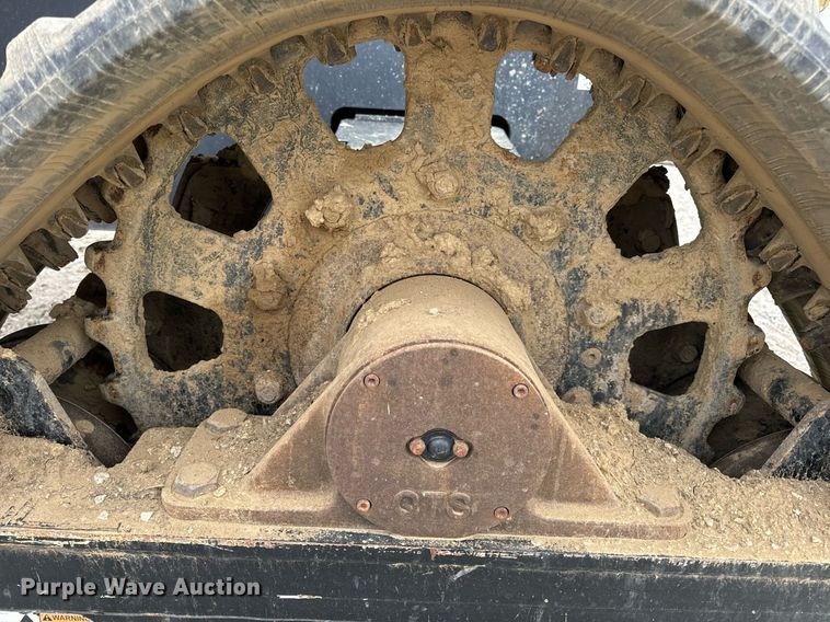 image for item DV1865 2016 Genie S-60TRAX boom lift