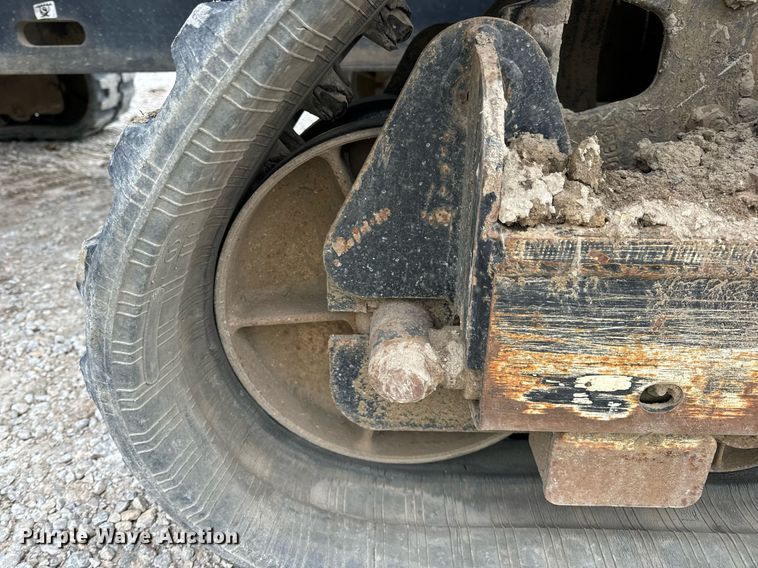 image for item DV1866 2015 Genie S-60TRAX boom lift