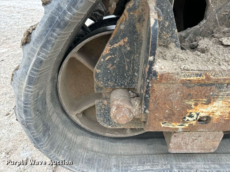 image for item DV1866 2015 Genie S-60TRAX boom lift