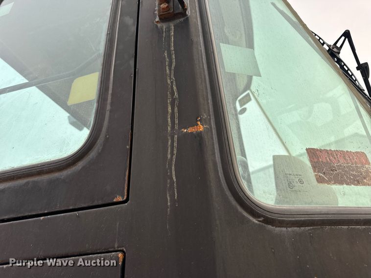 image for item DV1873 2005 Daewoo Mega 300V wheel loader