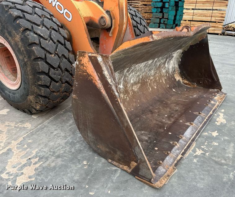 image for item DV1873 2005 Daewoo Mega 300V wheel loader