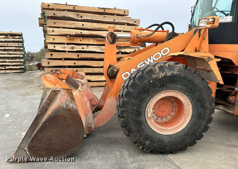 image for item DV1873 2005 Daewoo Mega 300V wheel loader